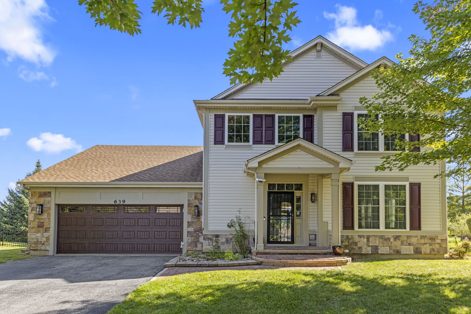 639 Vista Drive, Oswego, IL 60543