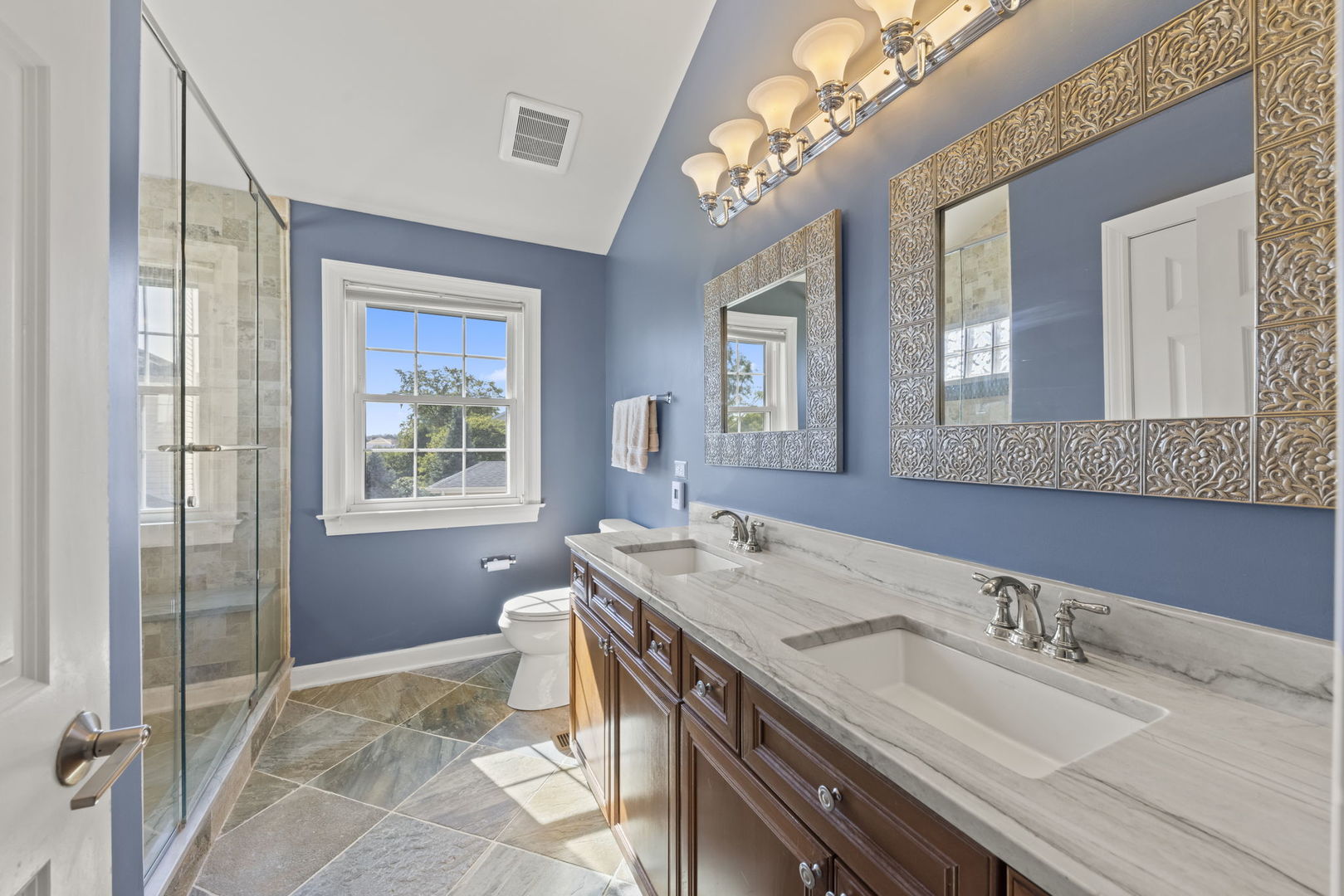 639 Vista Drive, Oswego, IL 60543