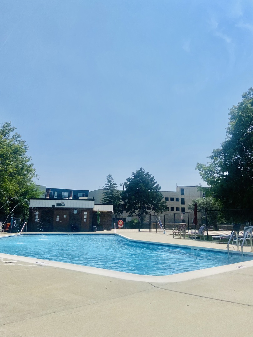 2201 S Grace Street #305, Lombard, IL 60148