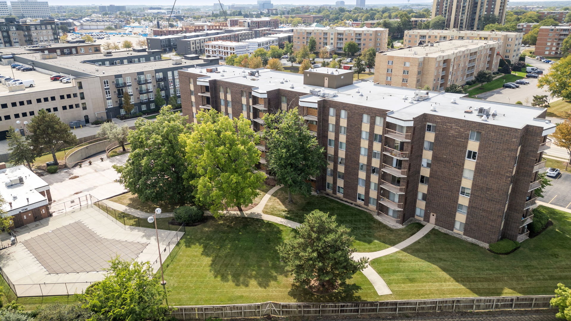 2201 S Grace Street #305, Lombard, IL 60148