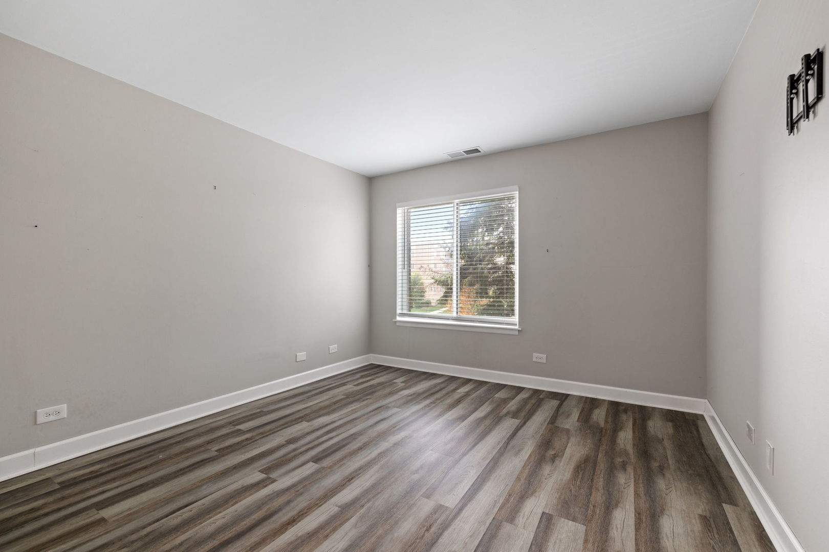 2201 S Grace Street #305, Lombard, IL 60148