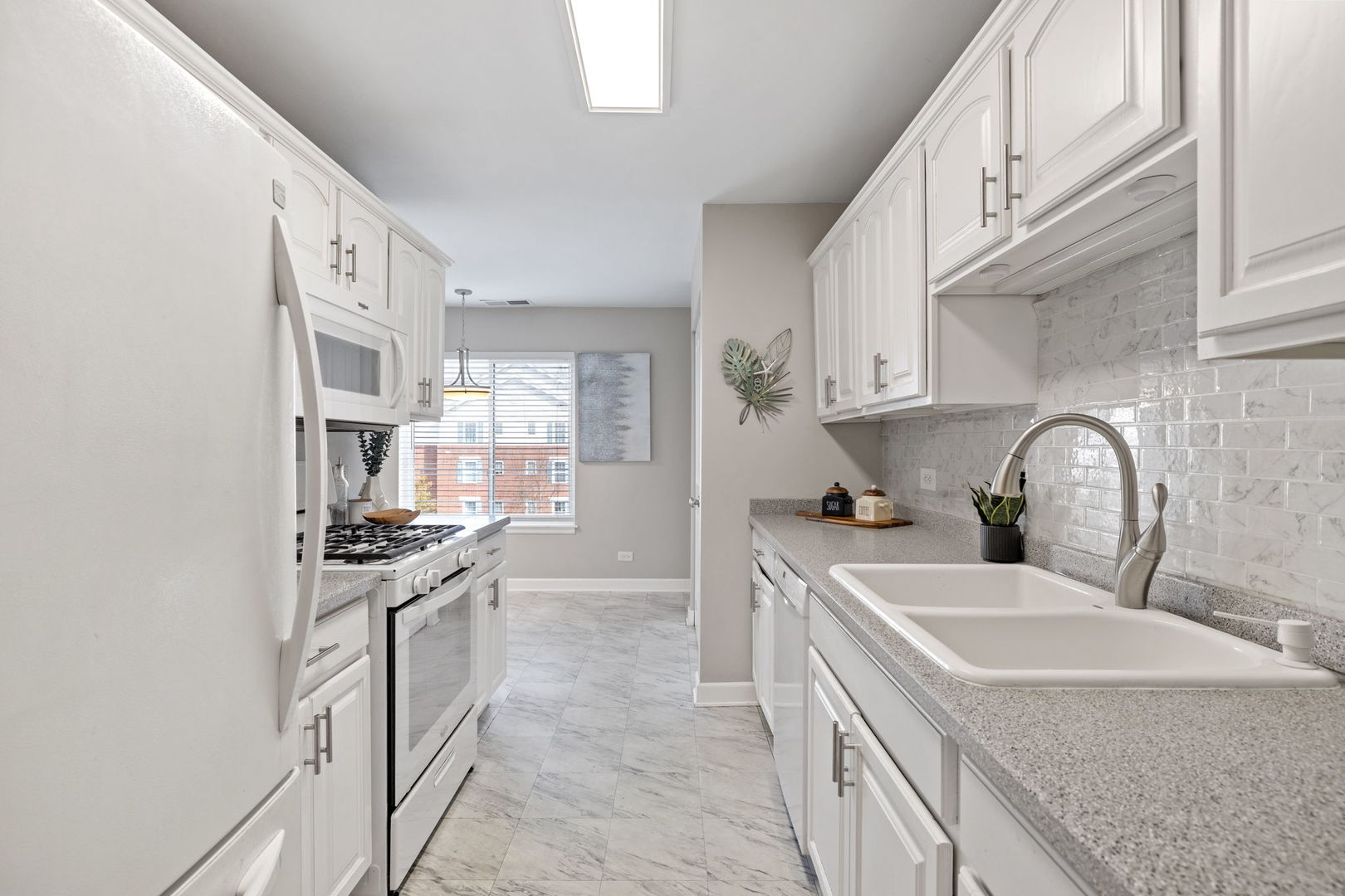 2201 S Grace Street #305, Lombard, IL 60148