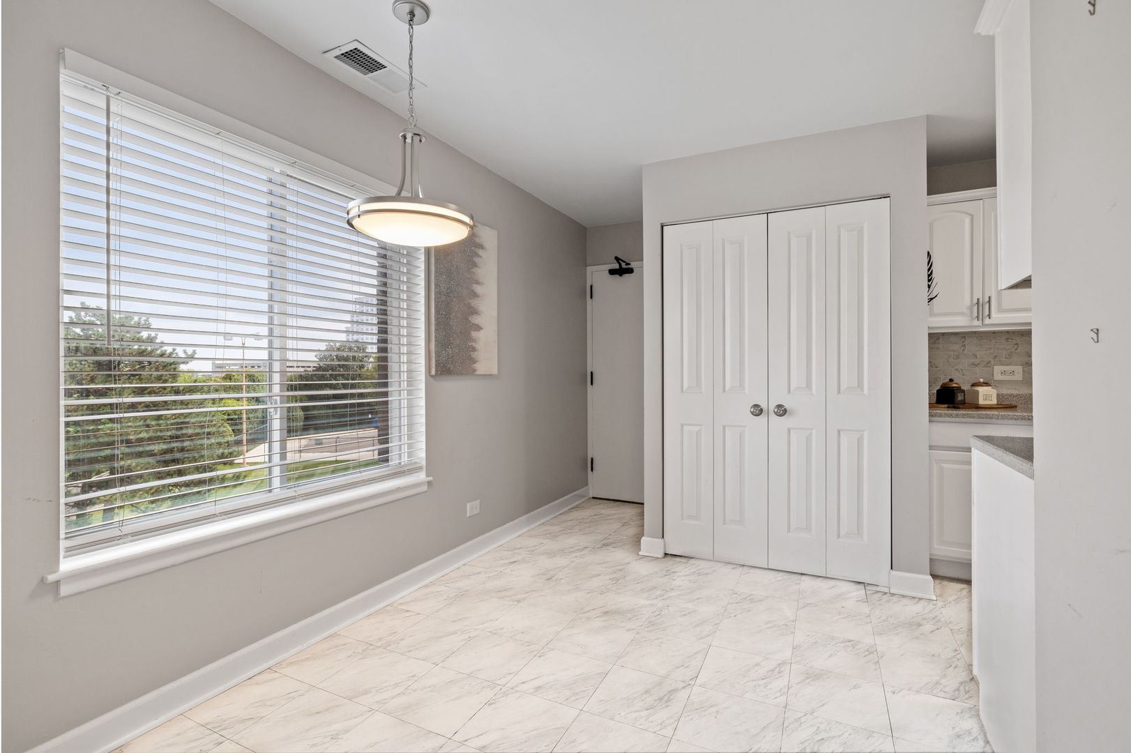 2201 S Grace Street #305, Lombard, IL 60148