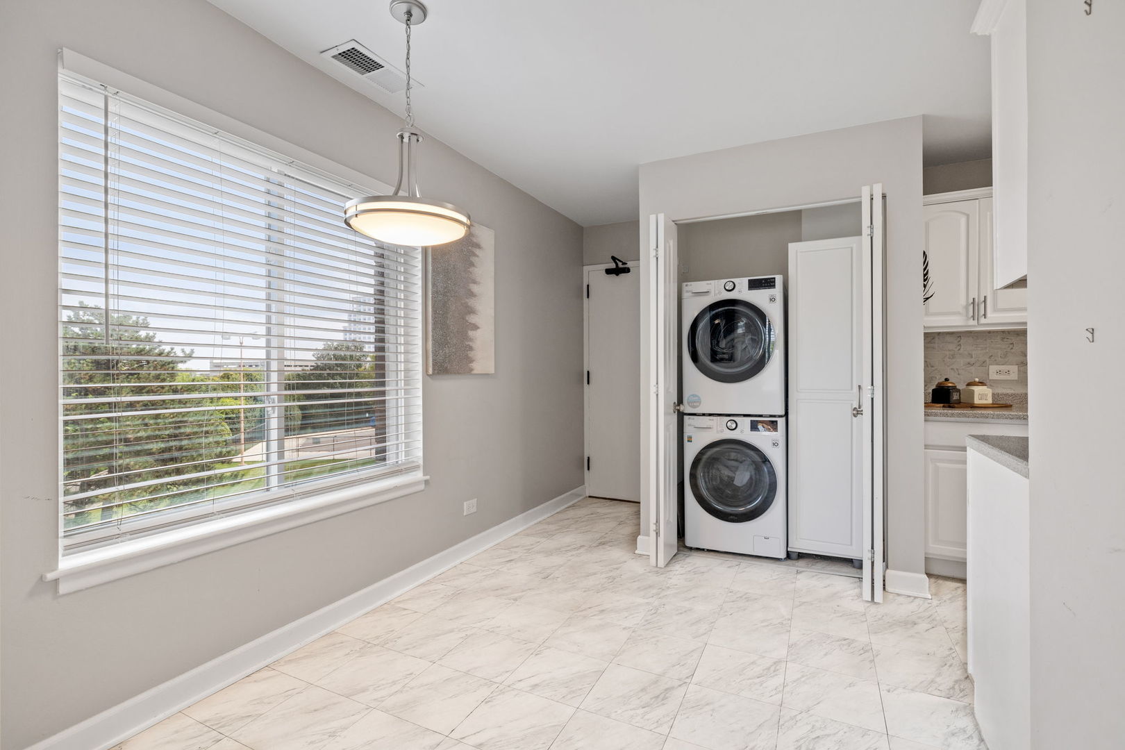 2201 S Grace Street #305, Lombard, IL 60148