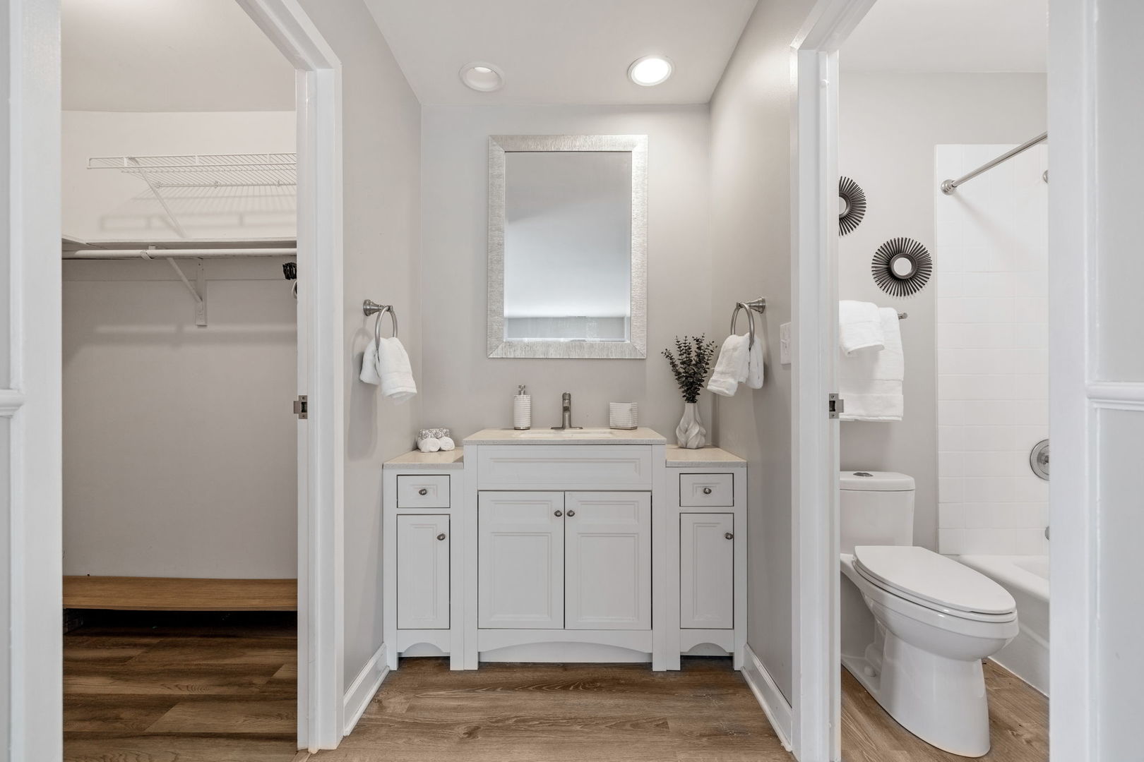 2201 S Grace Street #305, Lombard, IL 60148