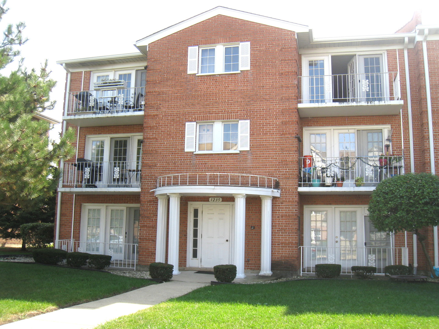 1235 Harding Avenue #302, Des Plaines, IL 60016