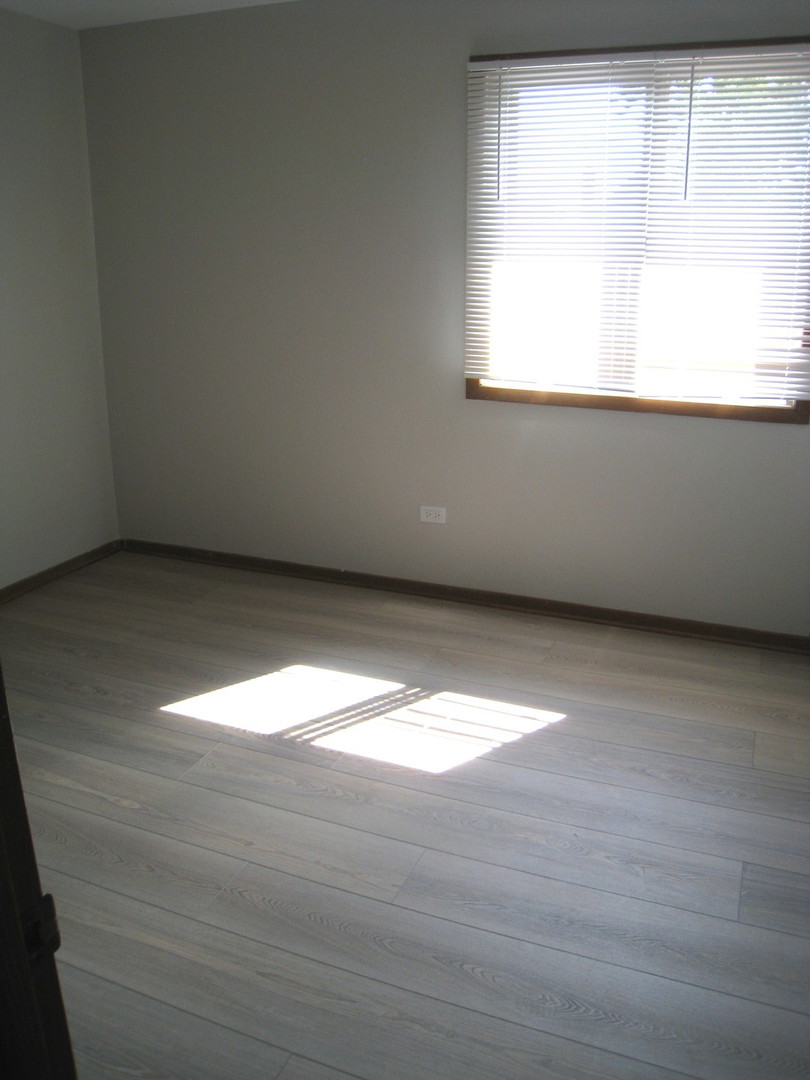 1235 Harding Avenue #302, Des Plaines, IL 60016