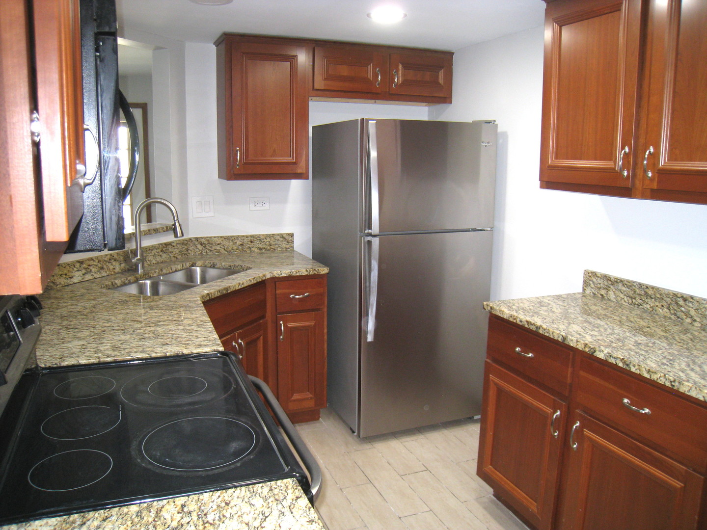 1235 Harding Avenue #302, Des Plaines, IL 60016