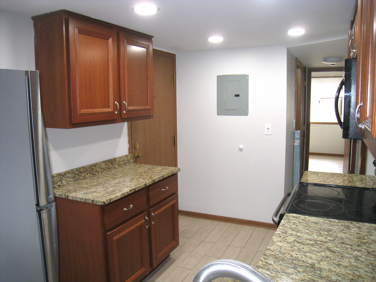 1235 Harding Avenue #302, Des Plaines, IL 60016