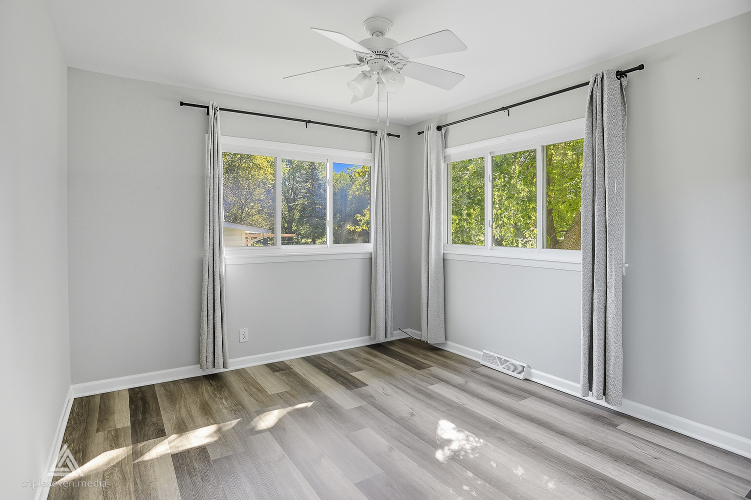 910 Dawn Court, DeKalb, IL 60115