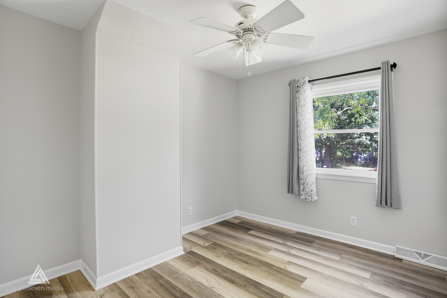 910 Dawn Court, DeKalb, IL 60115