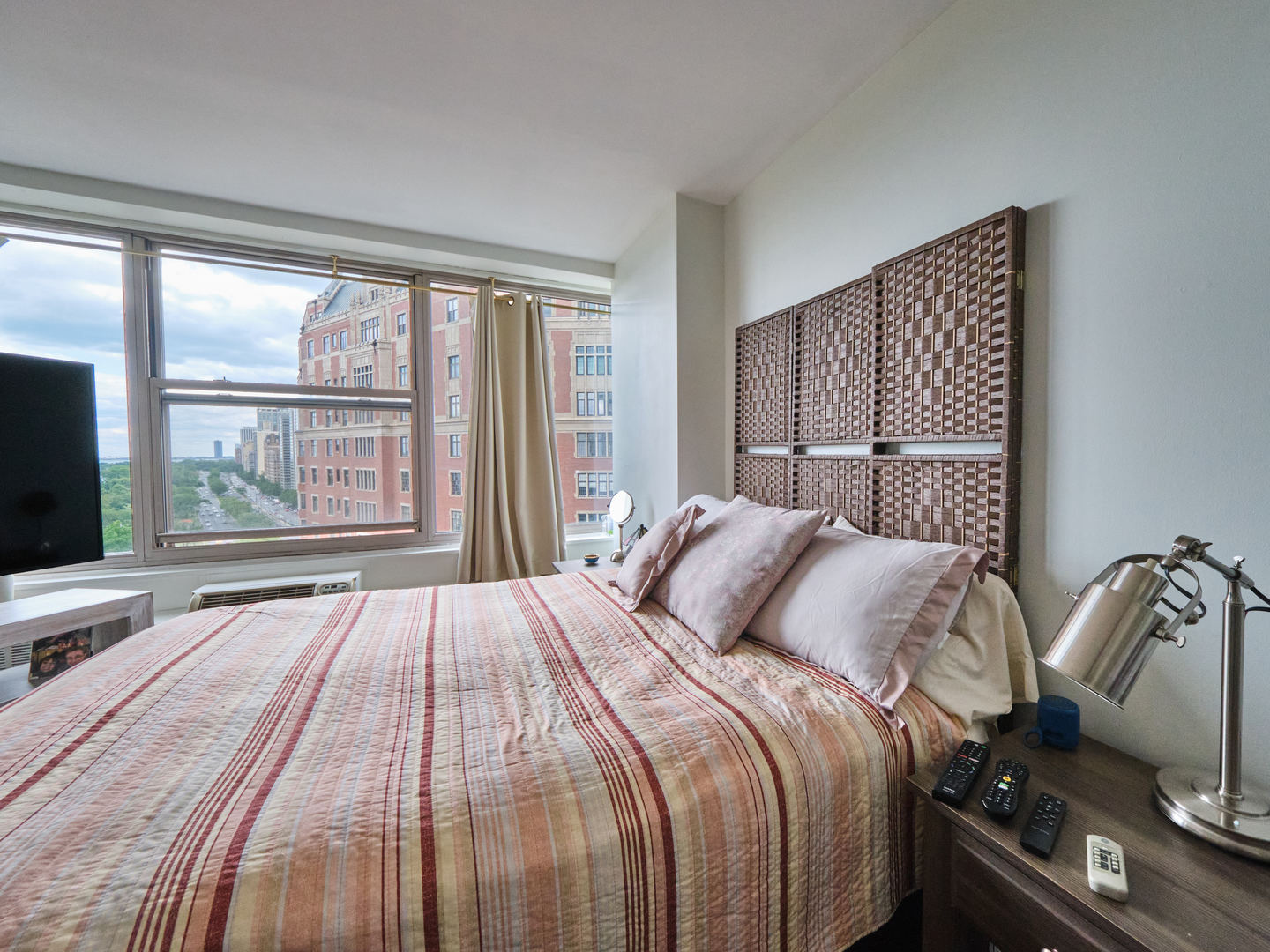 3900 N Lake Shore Drive #15C, Chicago, IL 60613