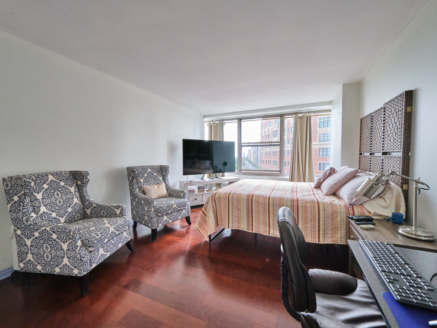3900 N Lake Shore Drive #15C, Chicago, IL 60613