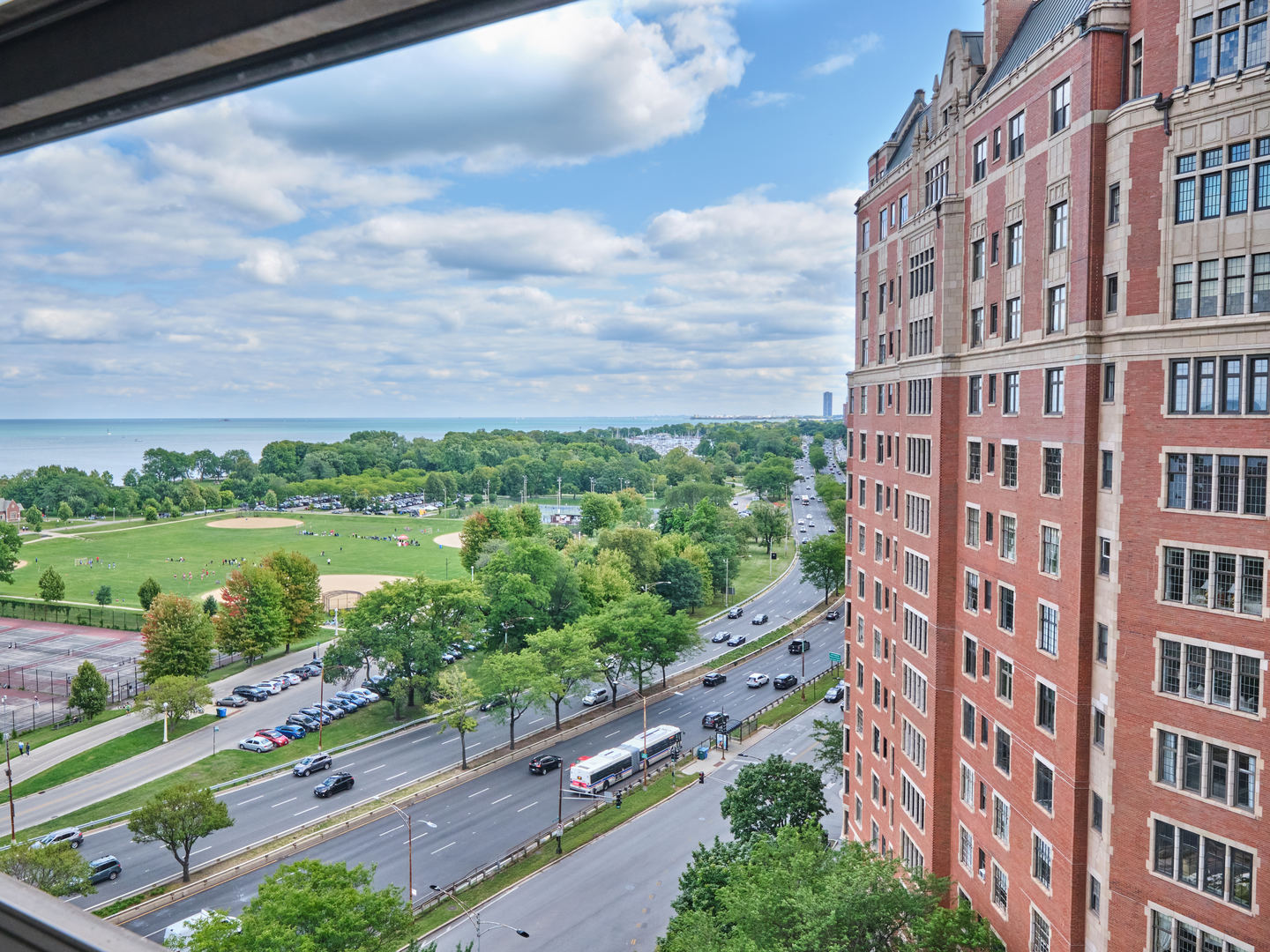 3900 N Lake Shore Drive #15C, Chicago, IL 60613