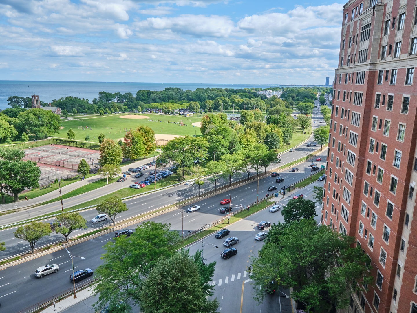 3900 N Lake Shore Drive #15C, Chicago, IL 60613