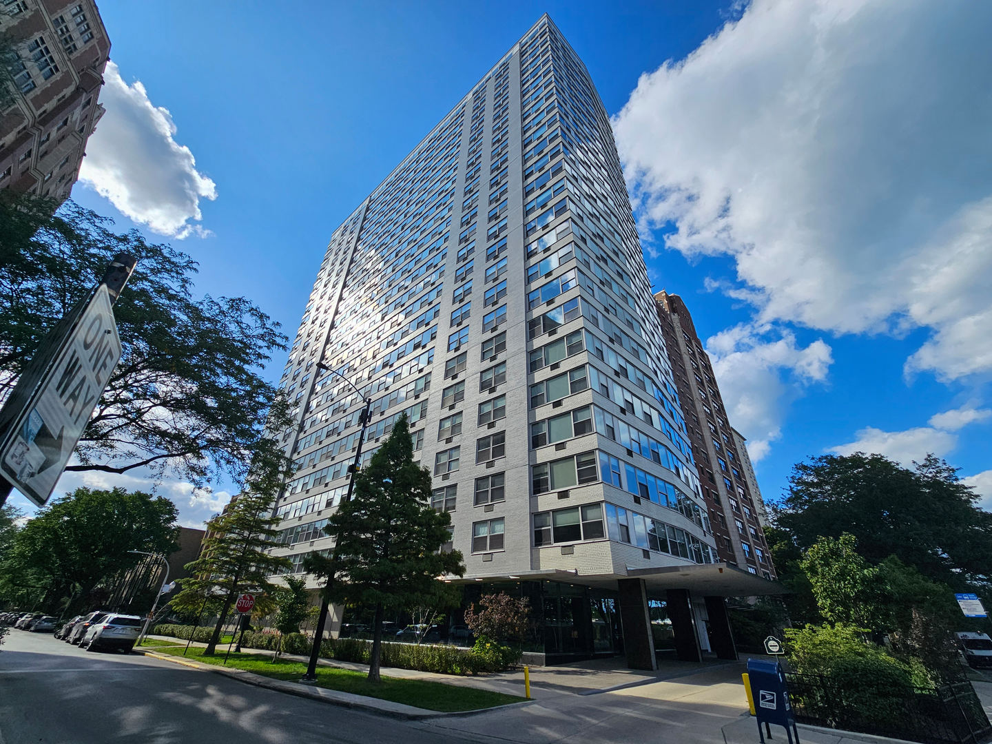 3900 N Lake Shore Drive #15C, Chicago, IL 60613