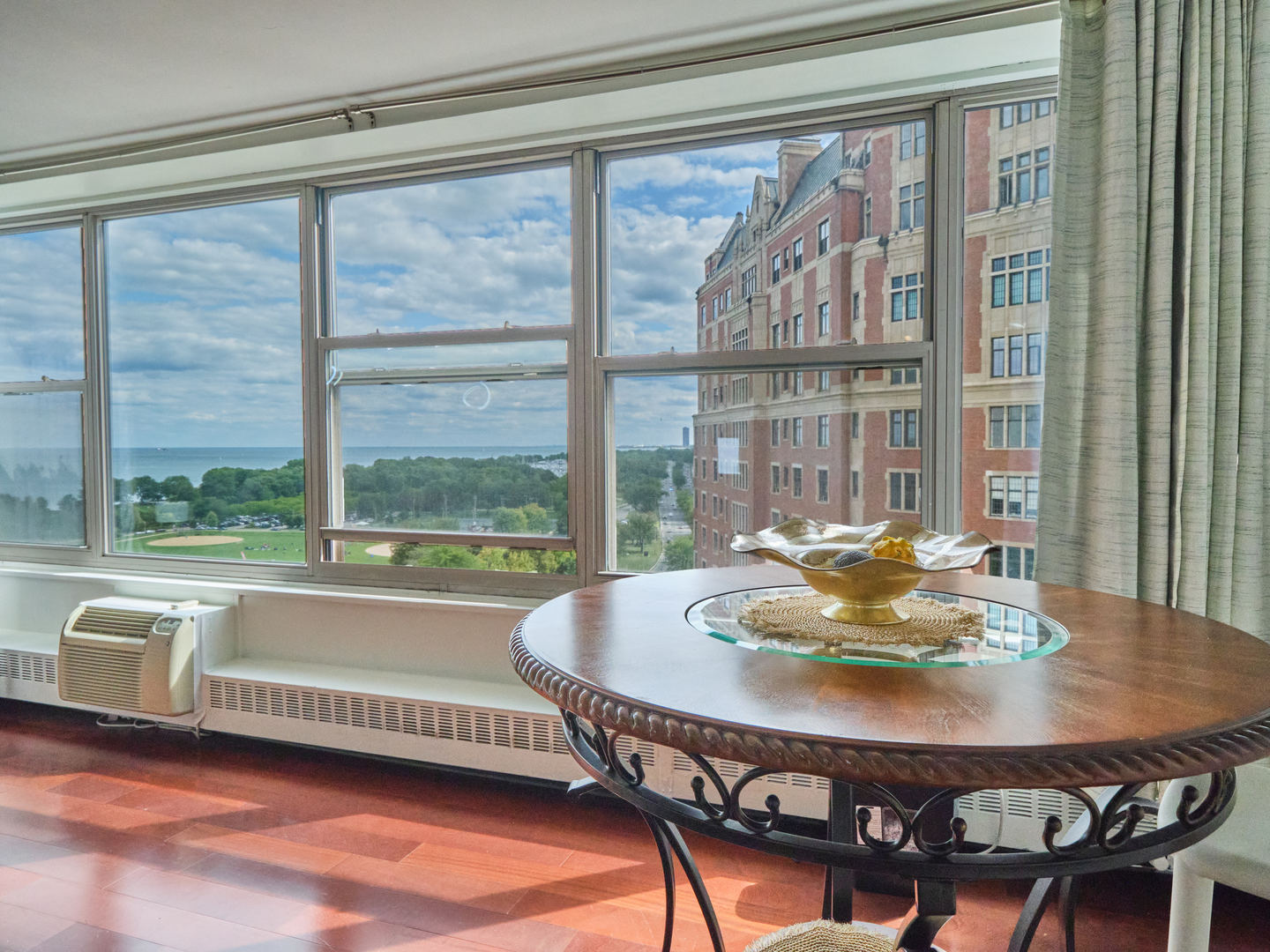 3900 N Lake Shore Drive #15C, Chicago, IL 60613