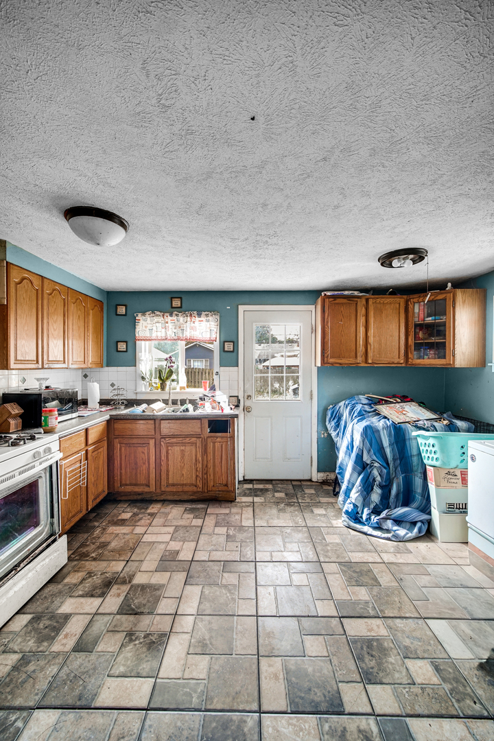 8772 S Kolmar Avenue, Hometown, IL 60456