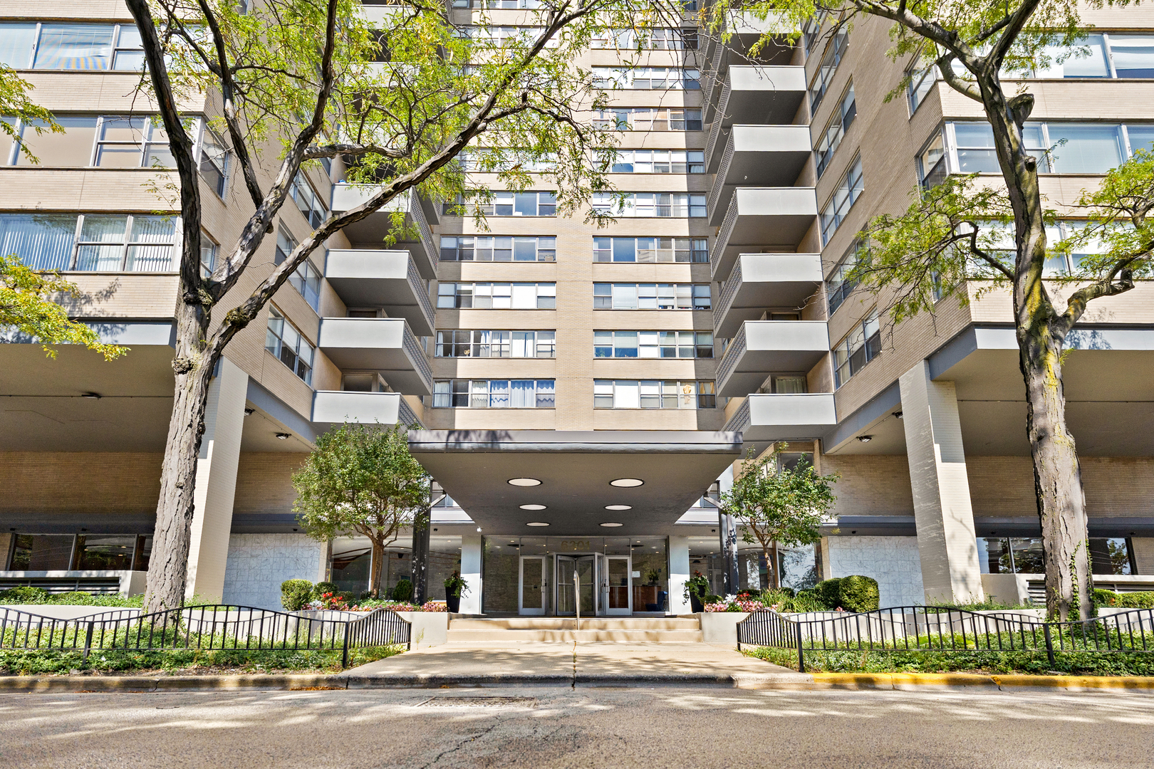 6301 N Sheridan Road #3A, Chicago, IL 60660