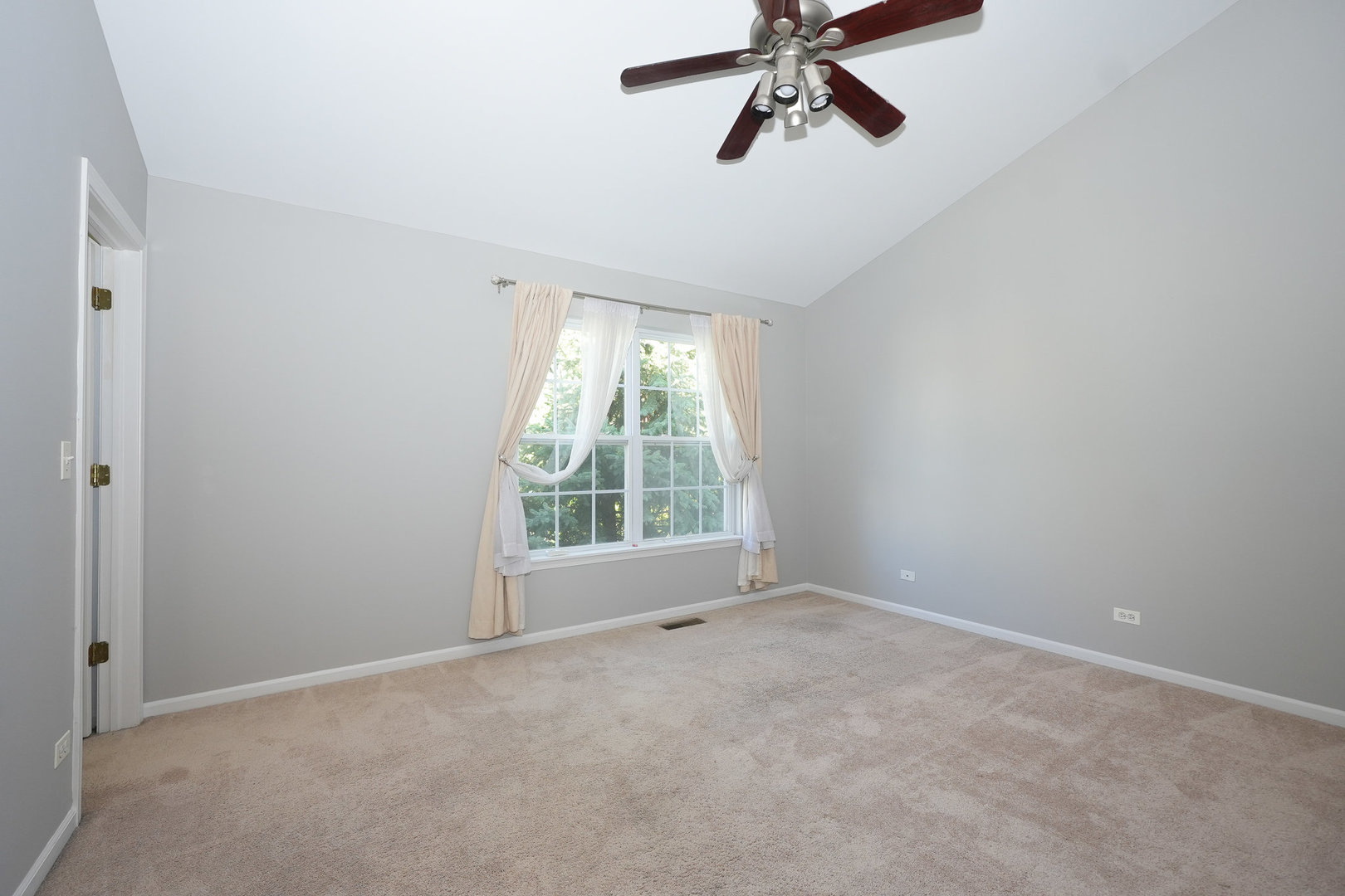 2305 Hudson Circle, Aurora, IL 60502
