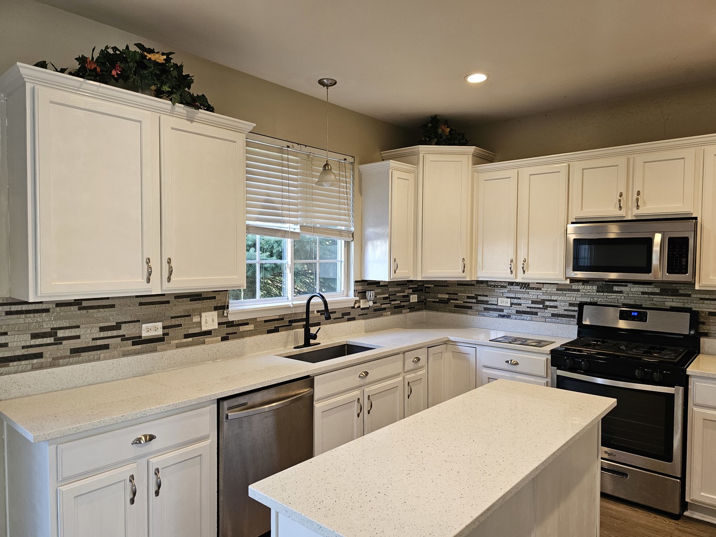 2305 Hudson Circle, Aurora, IL 60502