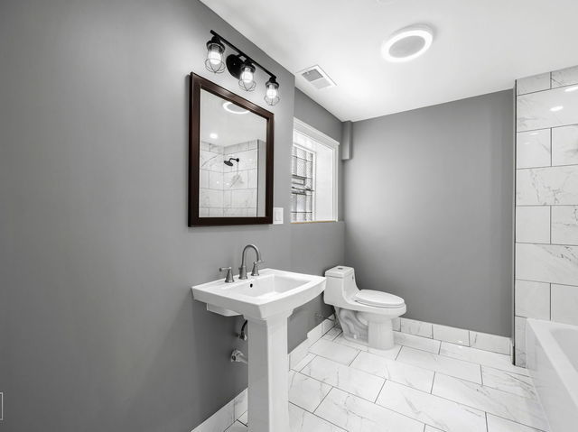 2014 N Whipple Street, Chicago, IL 60647