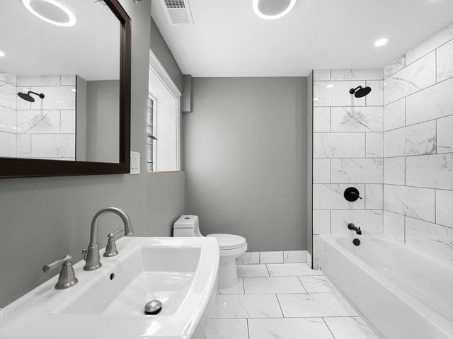 2014 N Whipple Street, Chicago, IL 60647