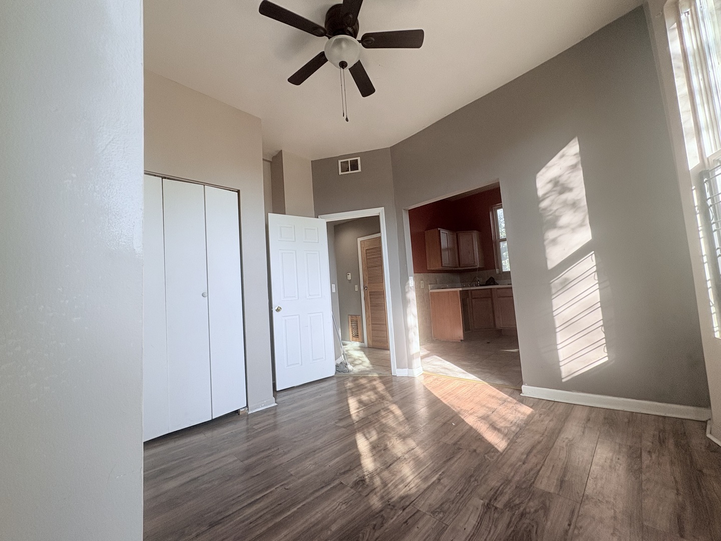 6729 S Saint Lawrence Avenue, Chicago, IL 60637