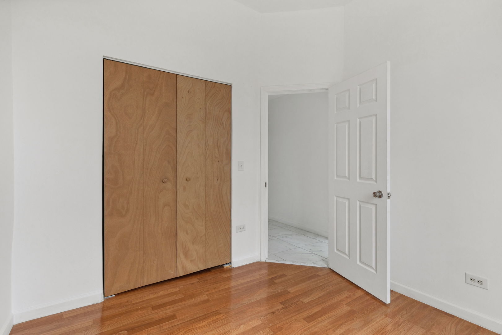 6729 S Saint Lawrence Avenue, Chicago, IL 60637