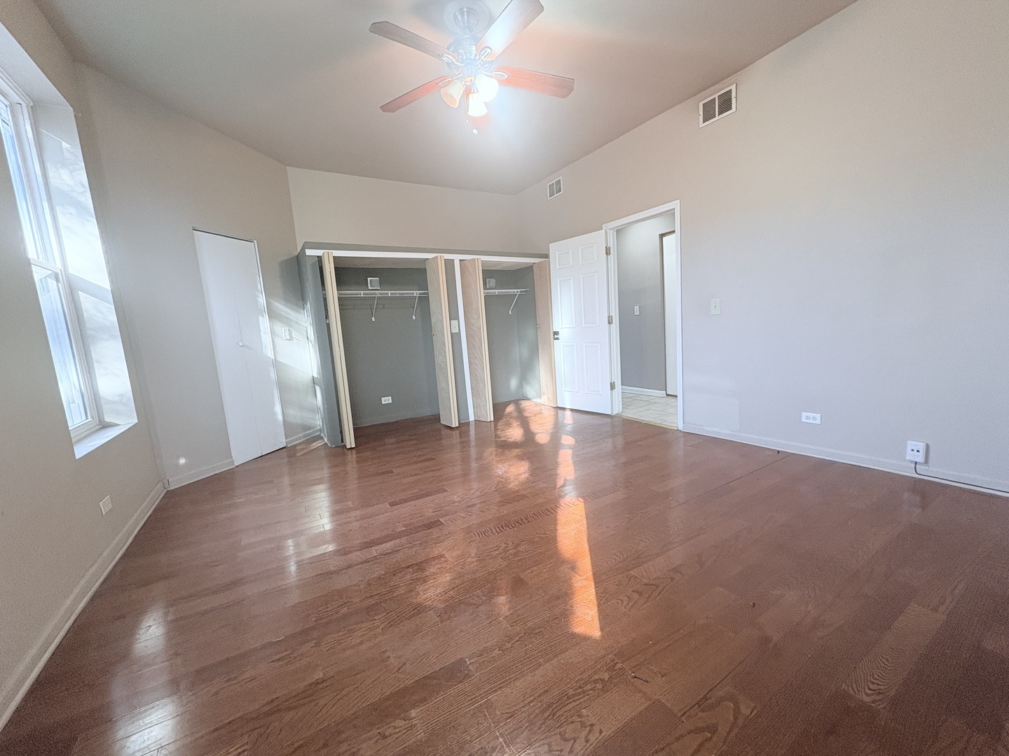 6729 S Saint Lawrence Avenue, Chicago, IL 60637