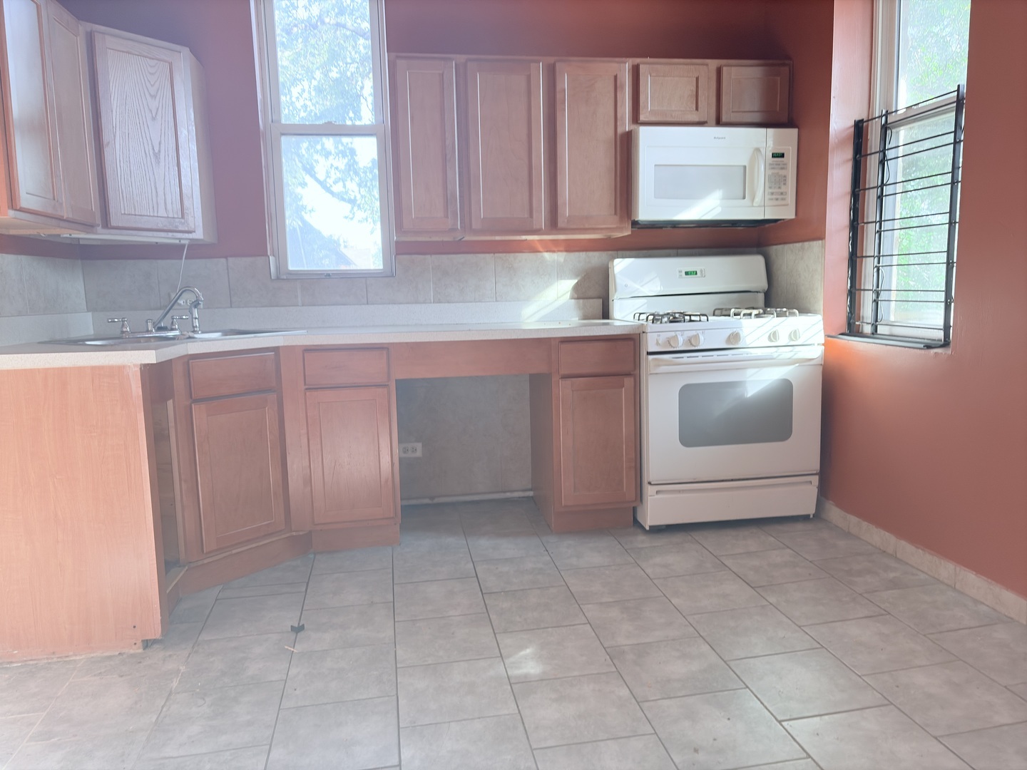 6729 S Saint Lawrence Avenue, Chicago, IL 60637