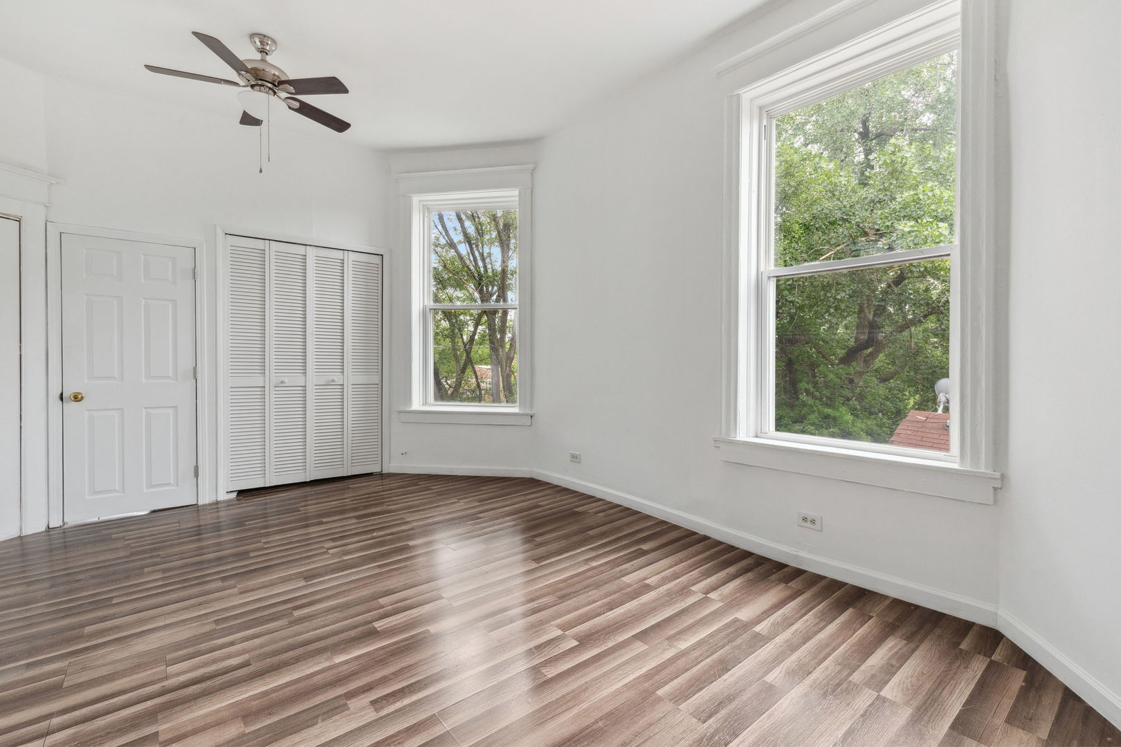 6729 S Saint Lawrence Avenue, Chicago, IL 60637