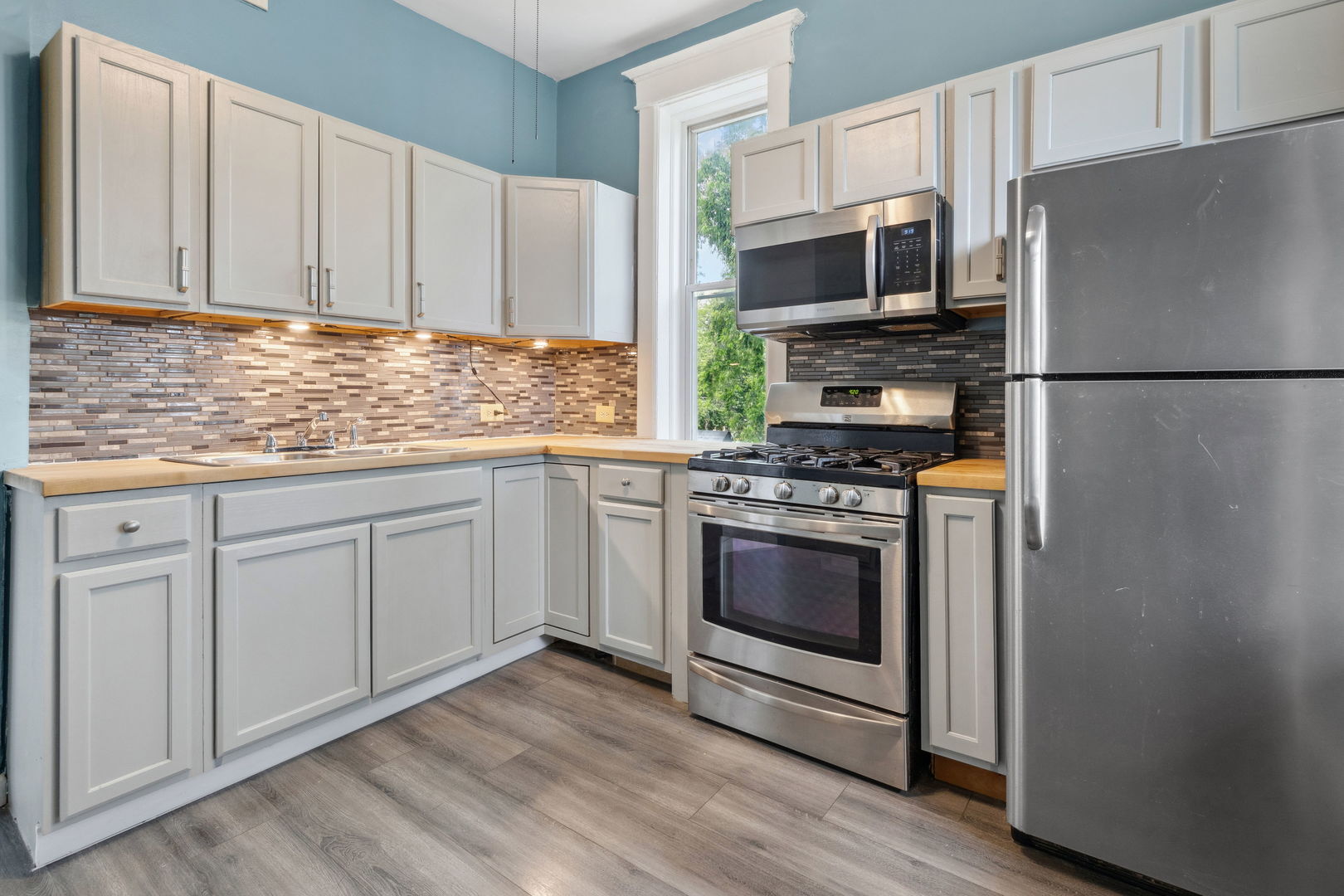 6729 S Saint Lawrence Avenue, Chicago, IL 60637