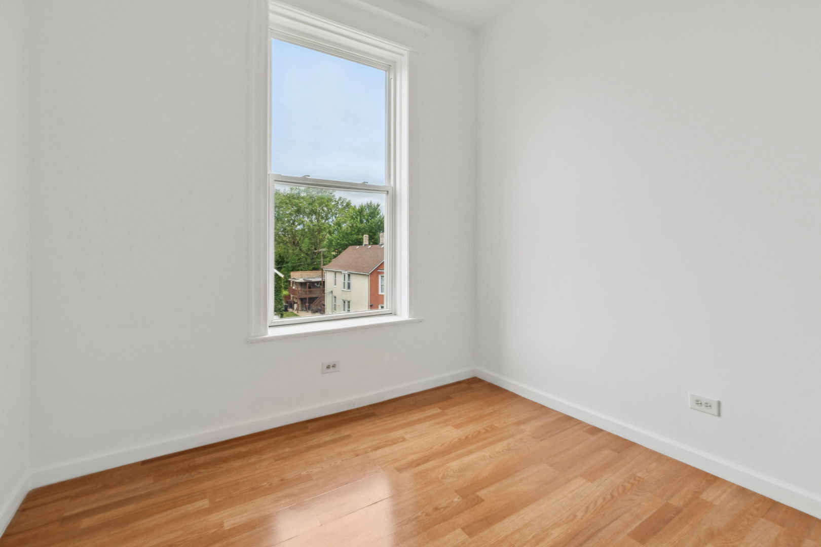 6729 S Saint Lawrence Avenue, Chicago, IL 60637