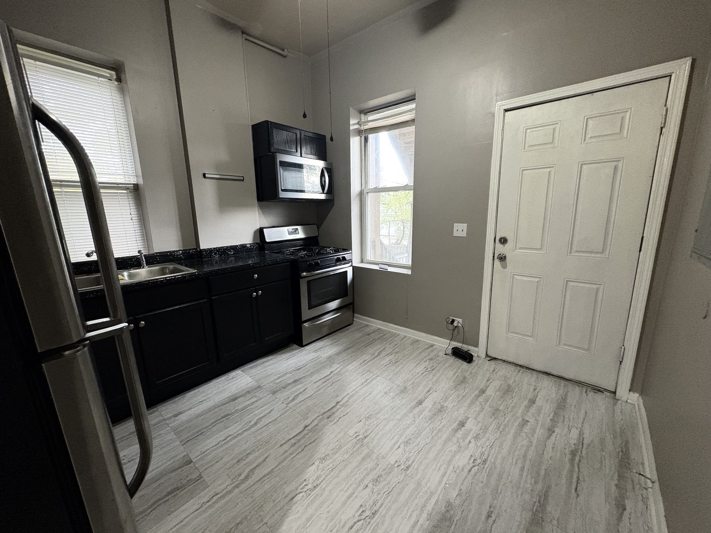 6729 S Saint Lawrence Avenue, Chicago, IL 60637