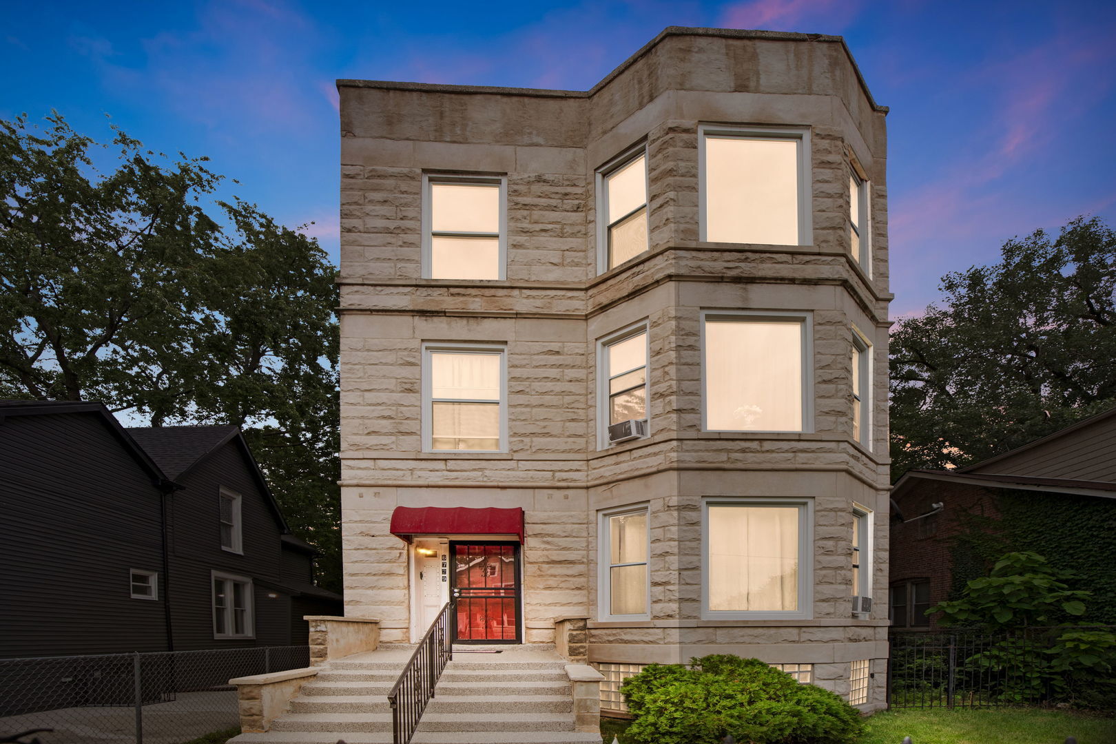 6729 S Saint Lawrence Avenue, Chicago, IL 60637