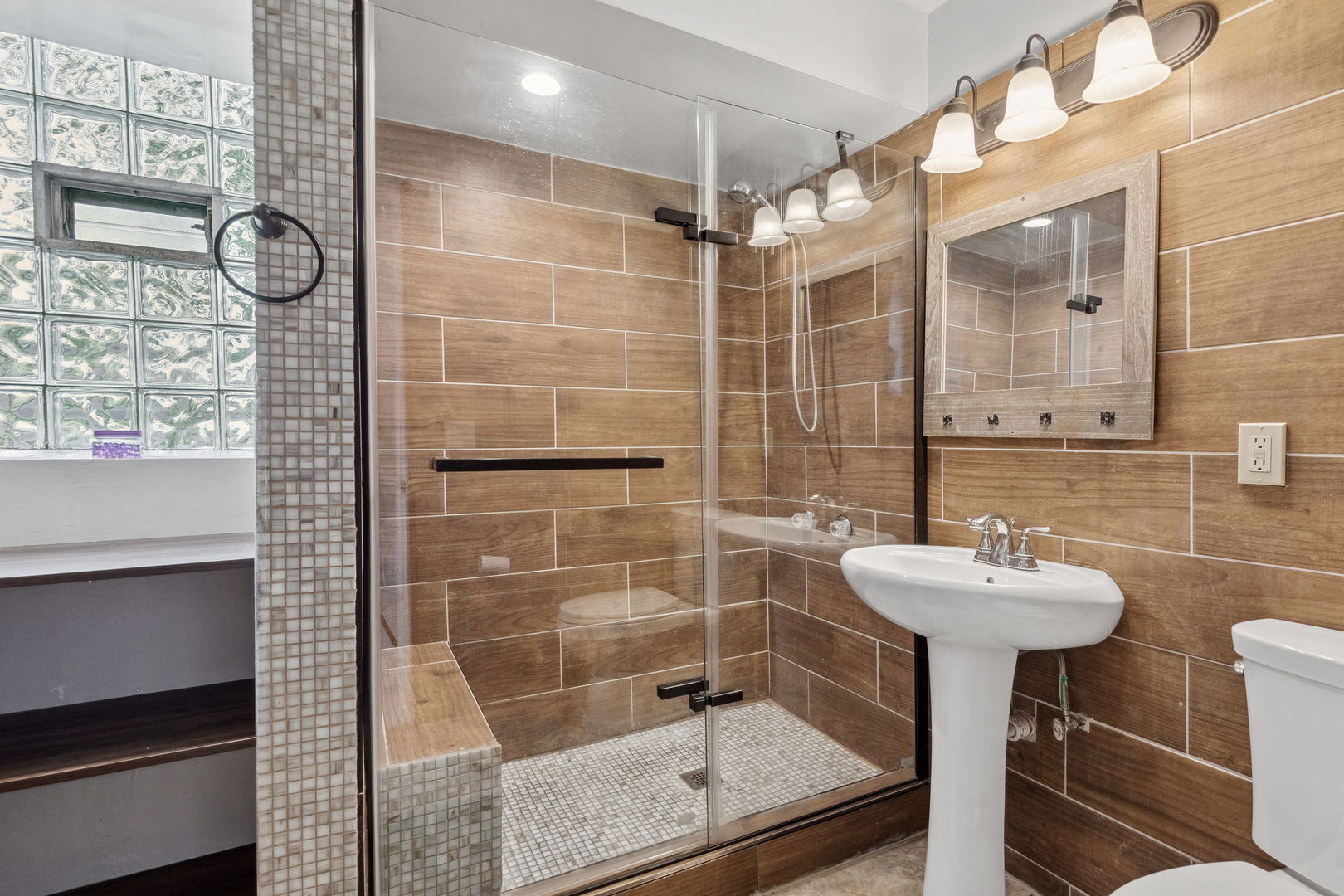 6729 S Saint Lawrence Avenue, Chicago, IL 60637