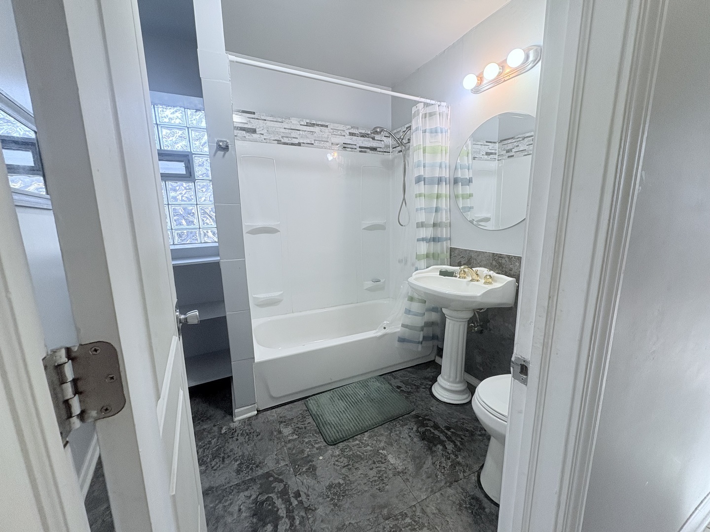 6729 S Saint Lawrence Avenue, Chicago, IL 60637