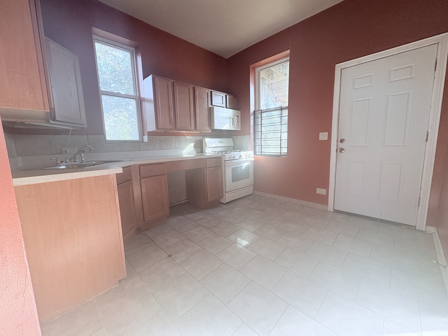 6729 S Saint Lawrence Avenue, Chicago, IL 60637