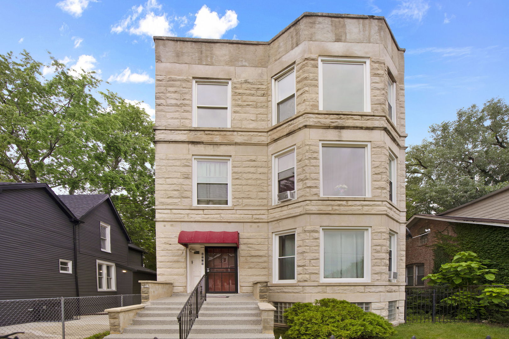 6729 S Saint Lawrence Avenue, Chicago, IL 60637