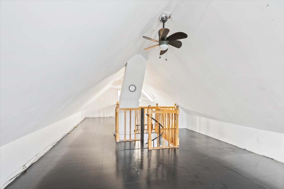 9018 S Brandon Avenue, Chicago, IL 60617