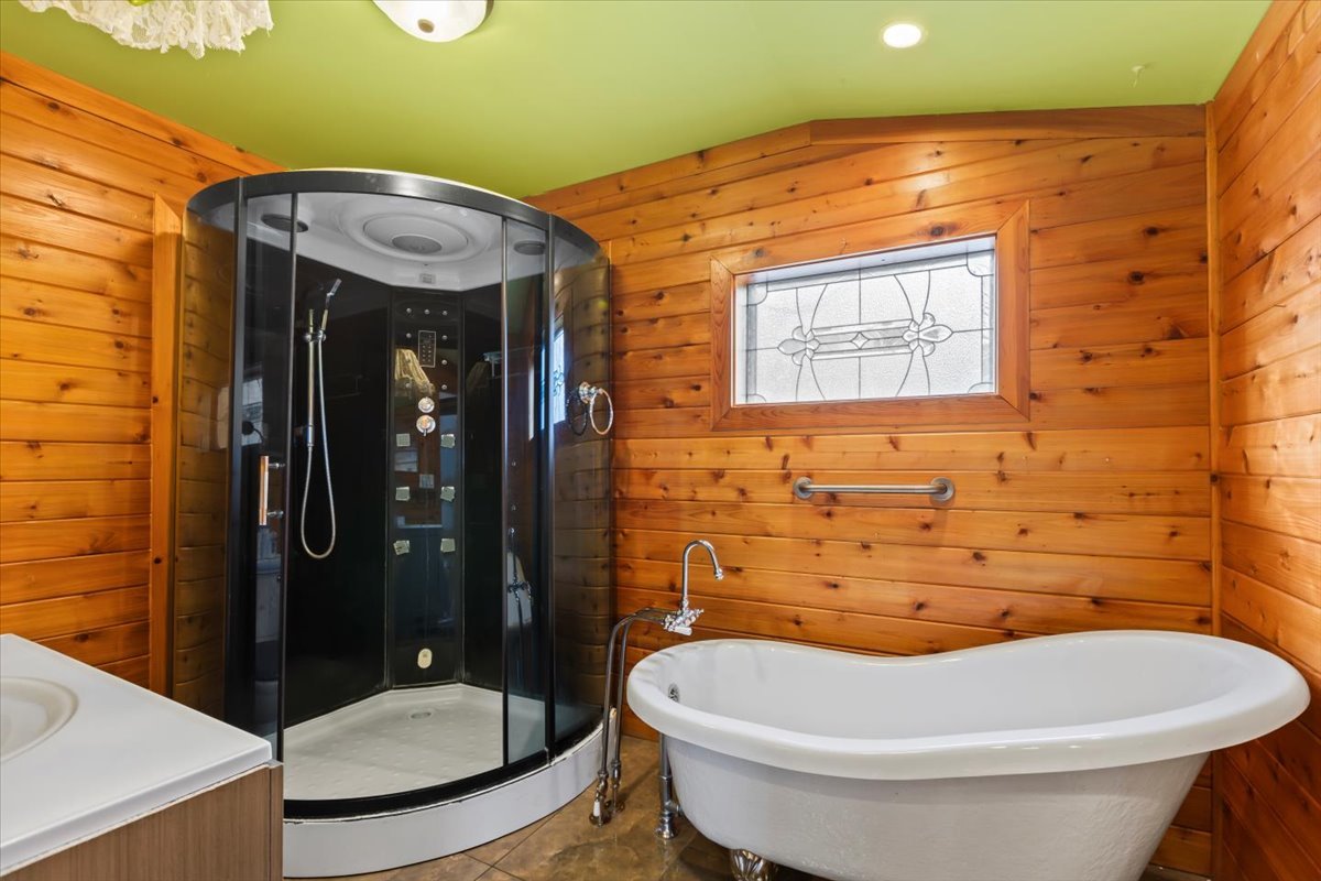 9018 S Brandon Avenue, Chicago, IL 60617