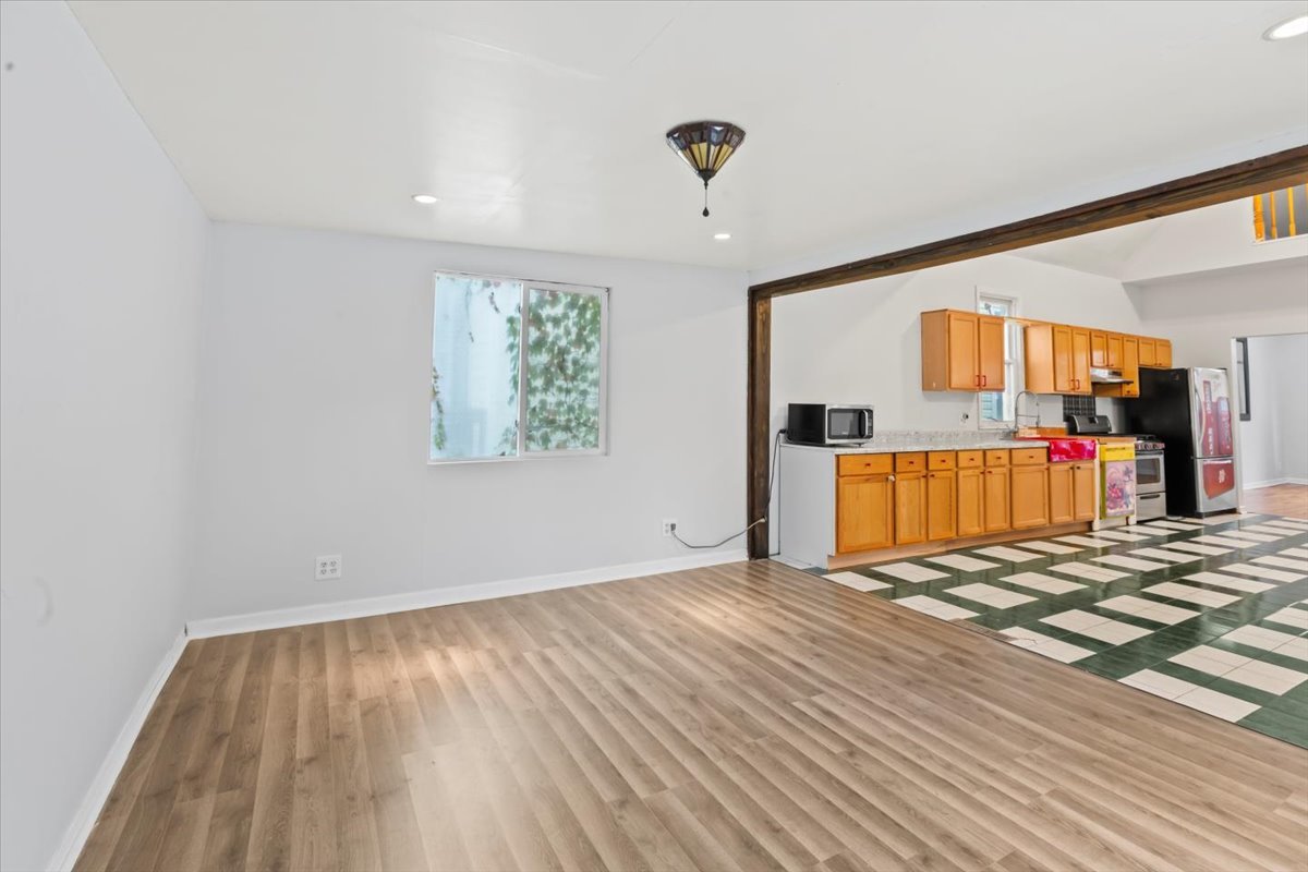 9018 S Brandon Avenue, Chicago, IL 60617