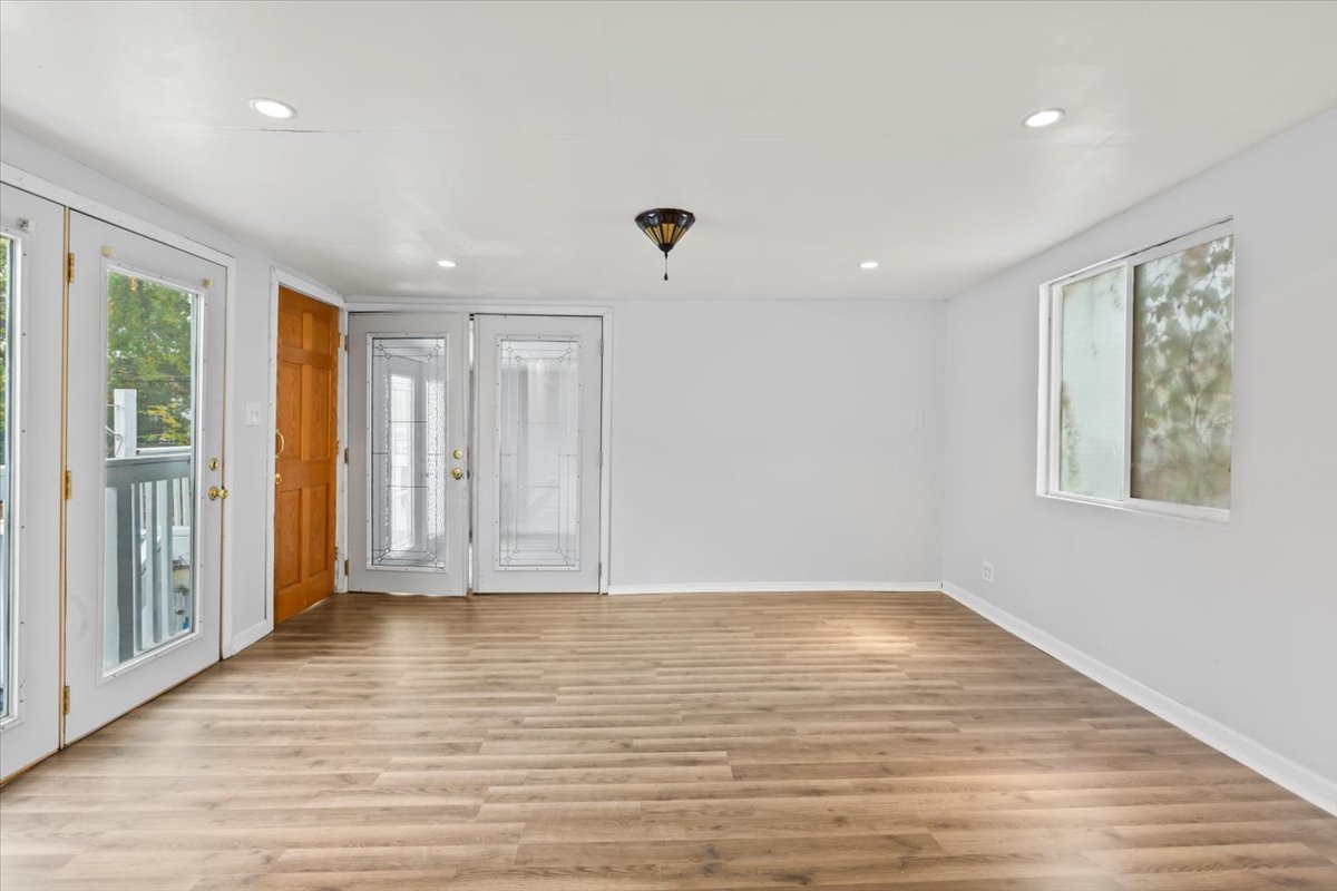 9018 S Brandon Avenue, Chicago, IL 60617