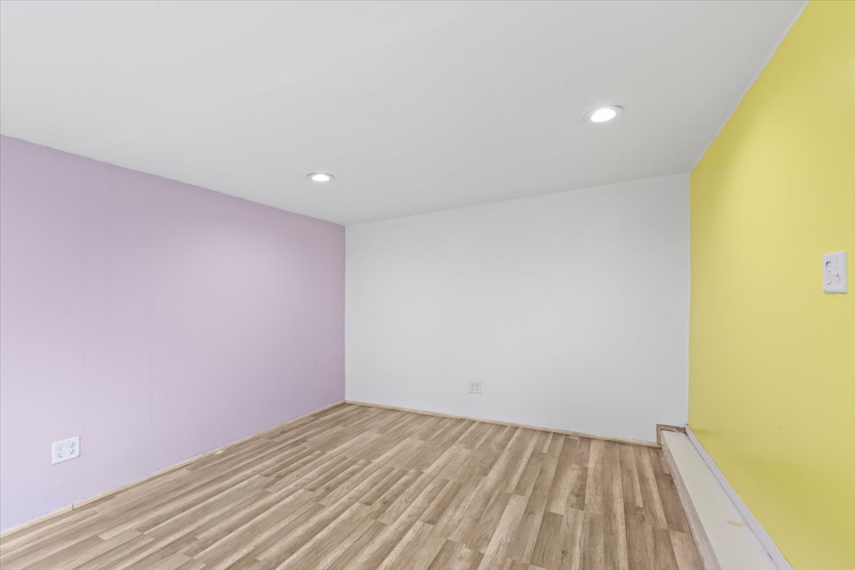 9018 S Brandon Avenue, Chicago, IL 60617