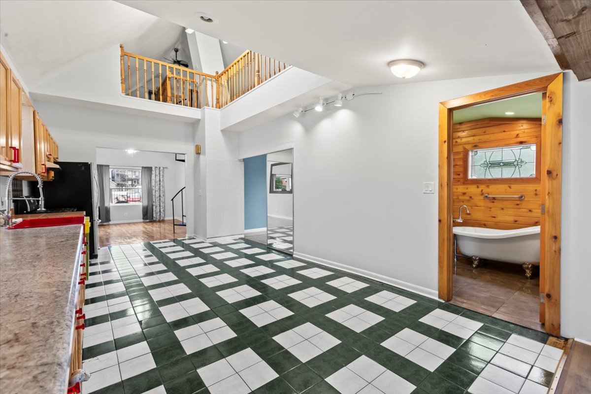 9018 S Brandon Avenue, Chicago, IL 60617