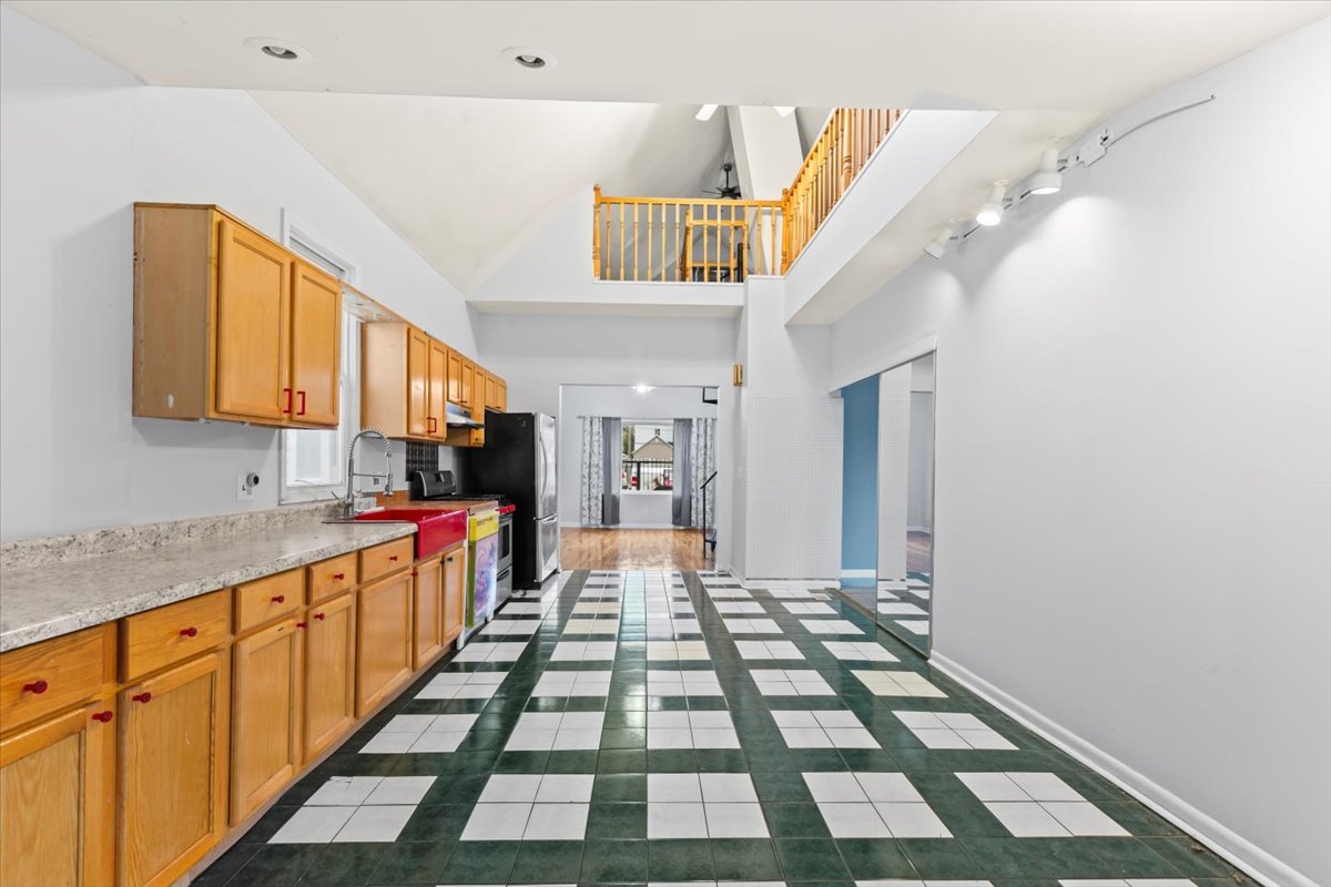 9018 S Brandon Avenue, Chicago, IL 60617