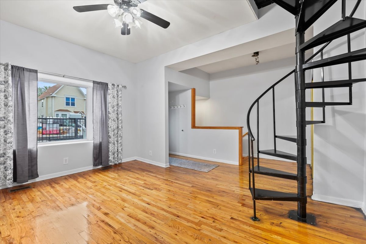 9018 S Brandon Avenue, Chicago, IL 60617