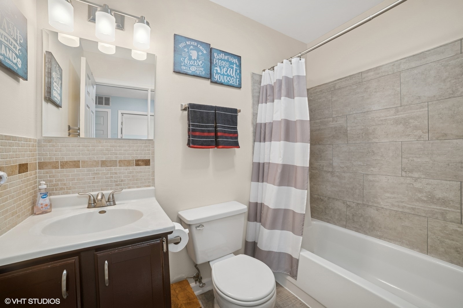 1208 Old Timber Lane, Hoffman Estates, IL 60192