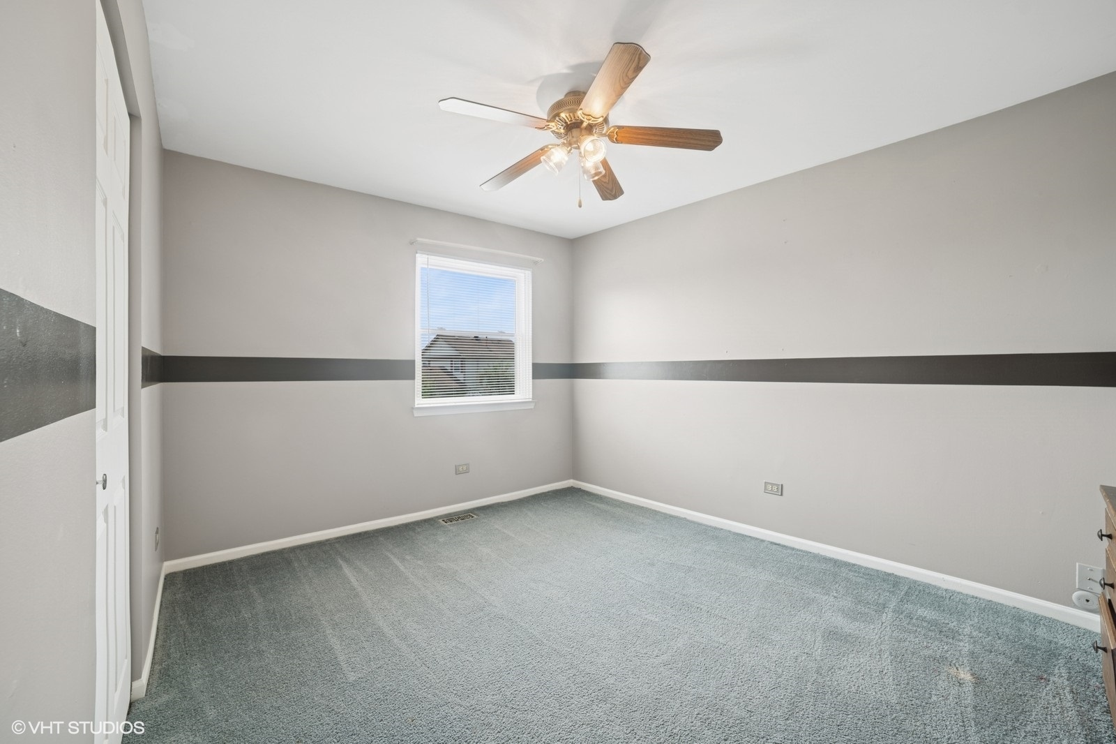 1208 Old Timber Lane, Hoffman Estates, IL 60192